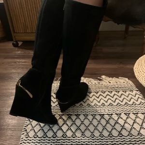 Gorgeous Tory Burch suede boots